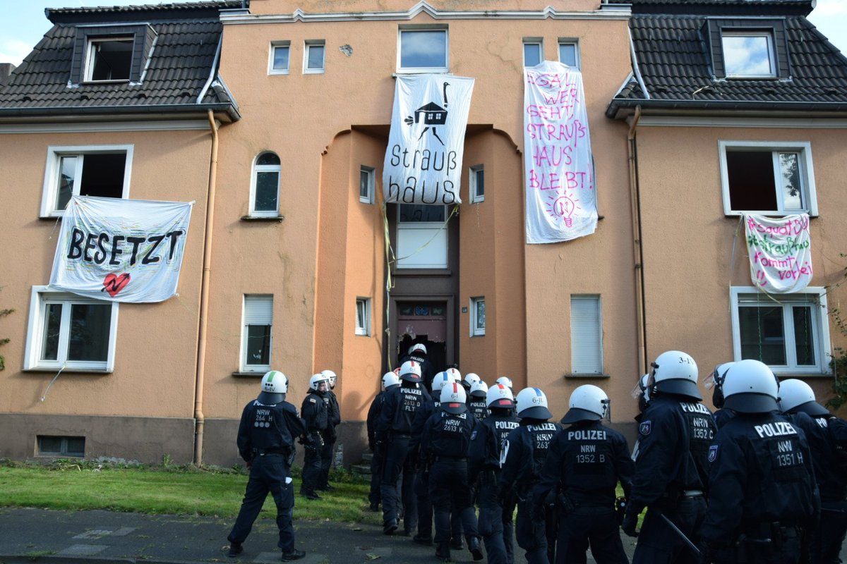 Räumung des besetzten Strauß-Haus in Duisburg Neudorf